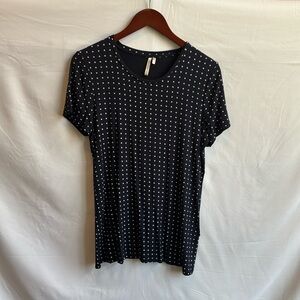 Banana Republic medium short sleeve polkadot top. Navy / Ivory
